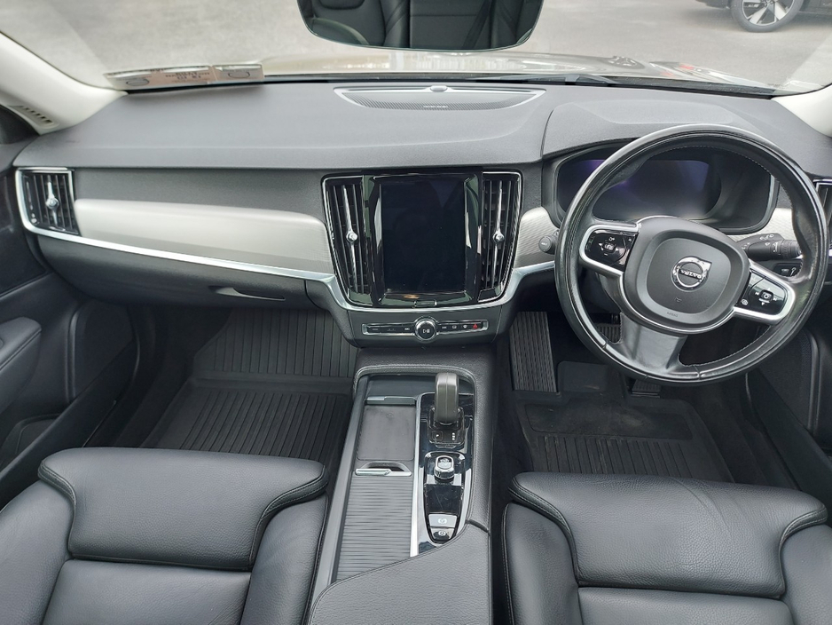 2021 Volvo V90 - image 22