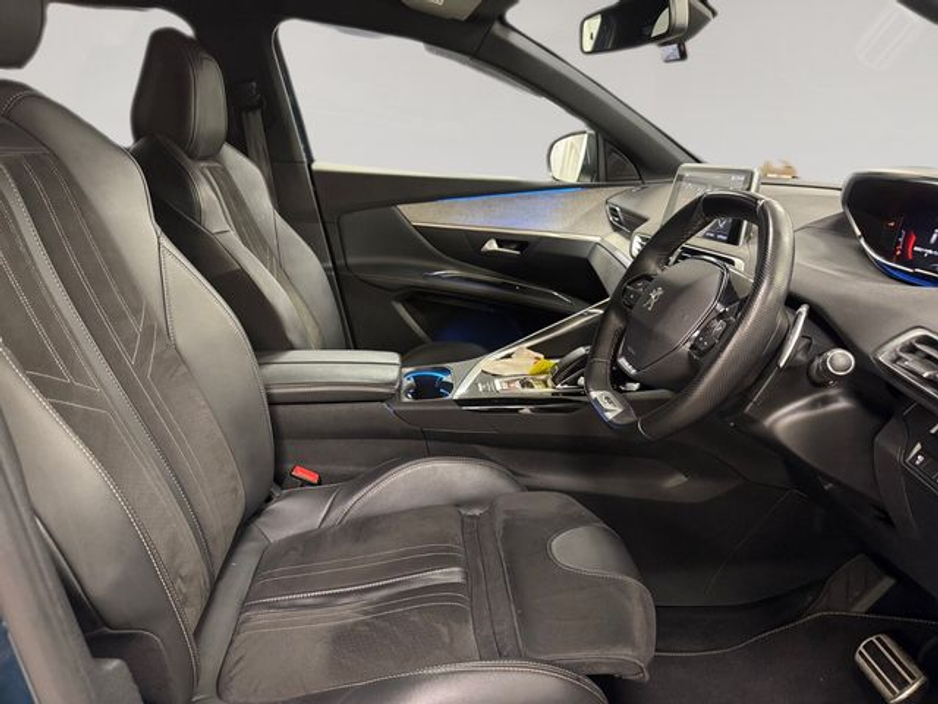 2021 Peugeot 3008 - image 11