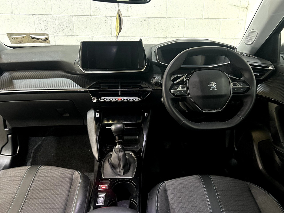2022 Peugeot 2008 - image 7