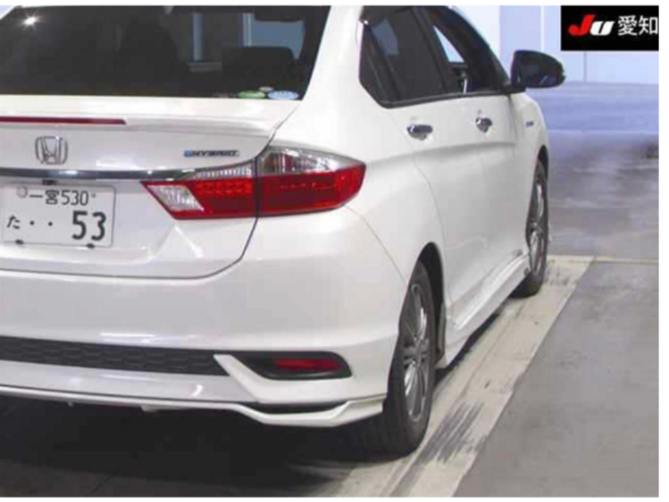 2018 Honda Grace - image 9