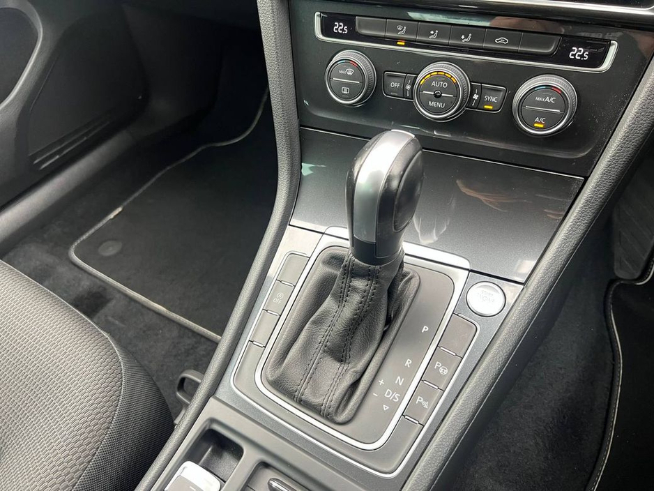 2020 Volkswagen Golf - image 11