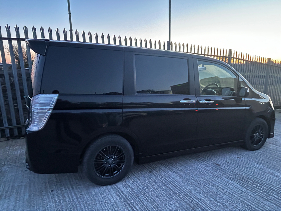 2014 Honda Stepwagon - image 8