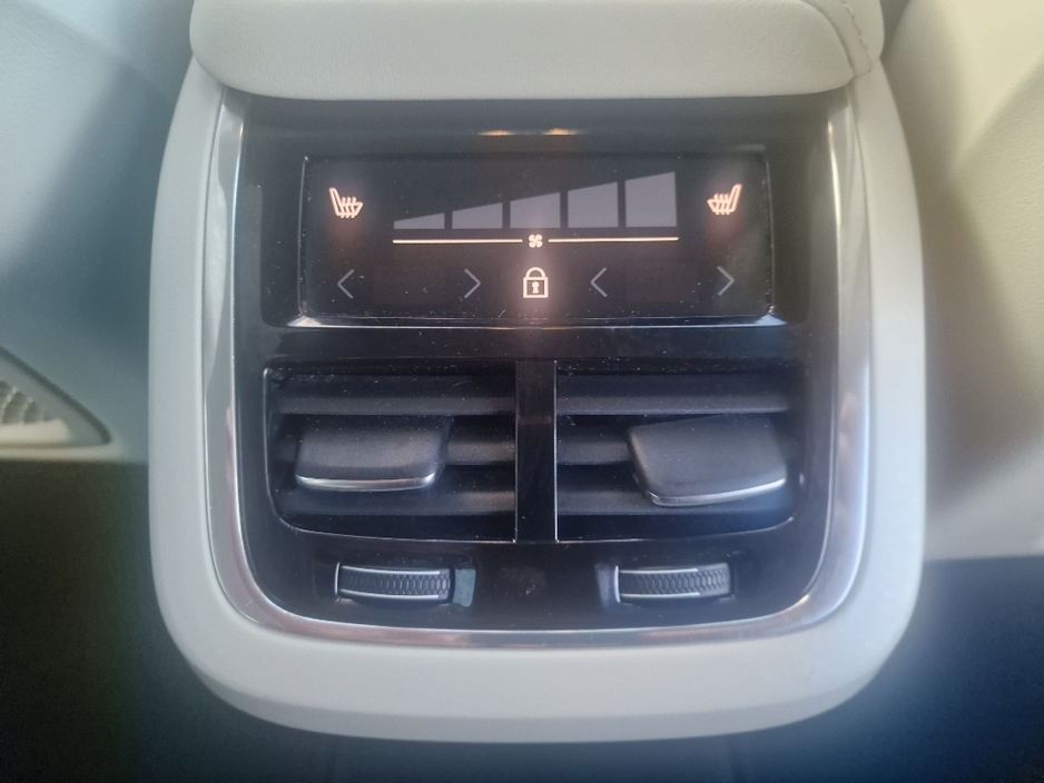 2023 Volvo XC60 B4 Plus Bright 5DR Auto €44,950