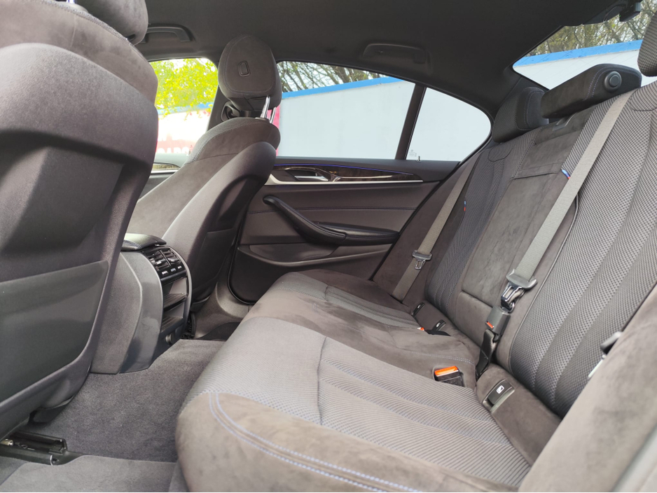 2018 BMW 5 Series - image 14