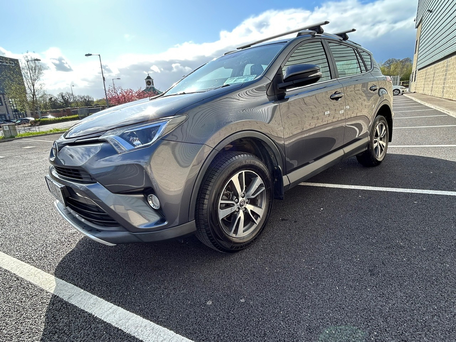 2016 Toyota Rav4 - image 3