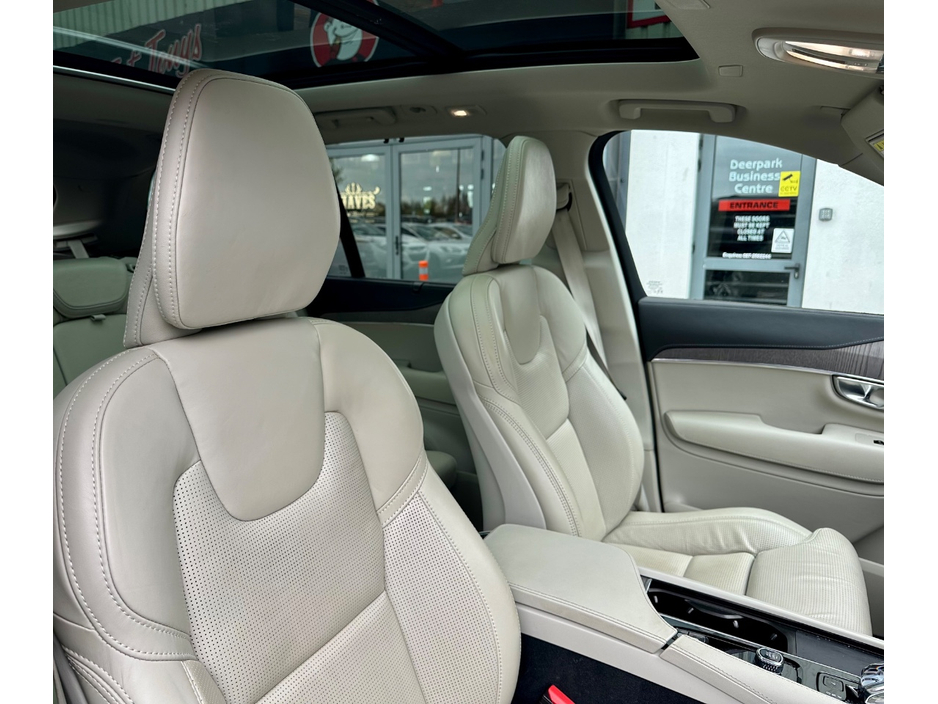 2023 Volvo XC90 - image 2
