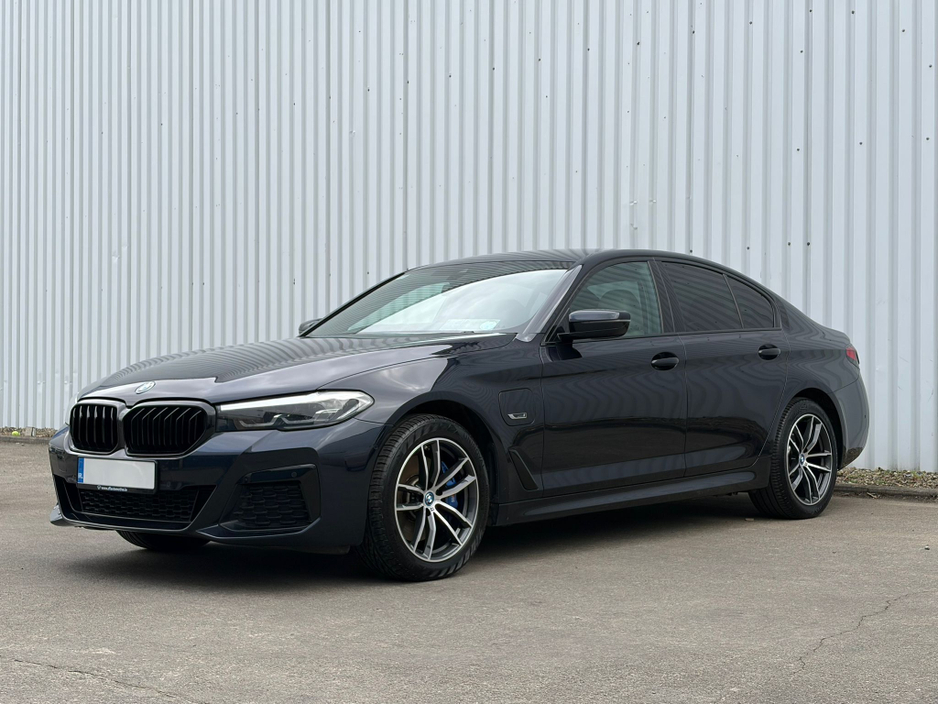 2022 BMW 5 Series - image 10