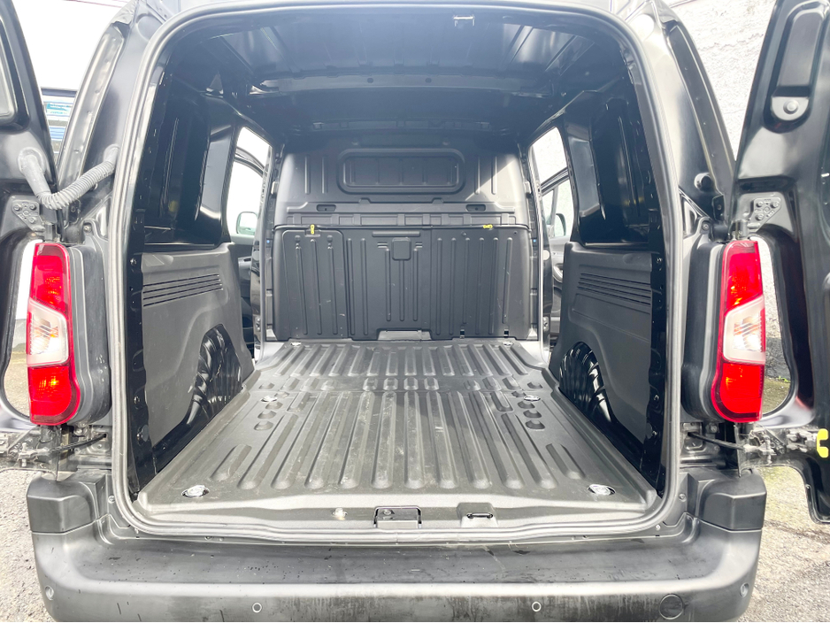 2023 Citroen Berlingo - image 23