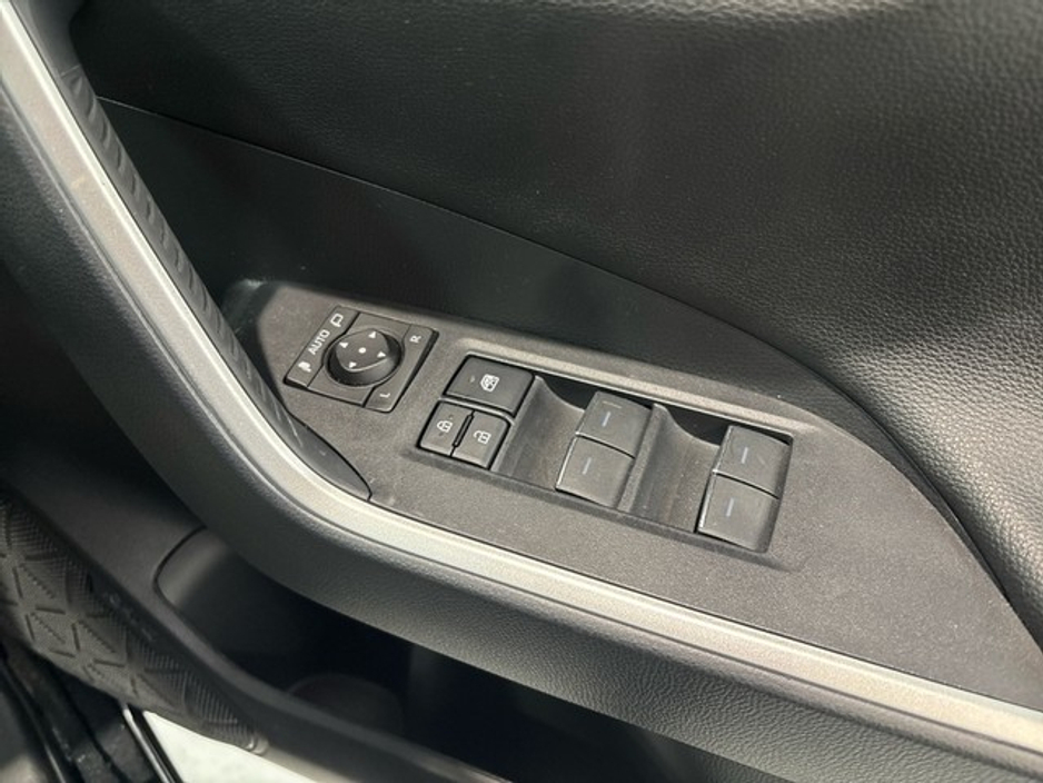 2025 Toyota Rav4 - image 15