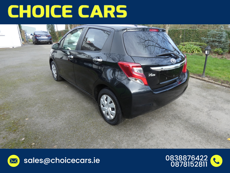 2016 Toyota Yaris - image 4