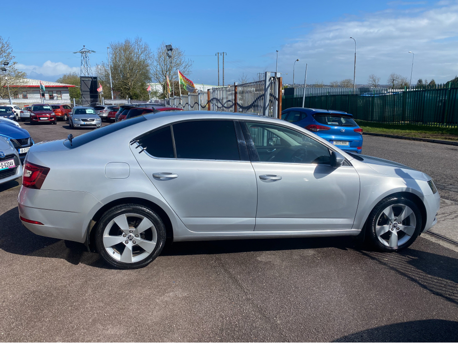 2018 Skoda Octavia - image 3