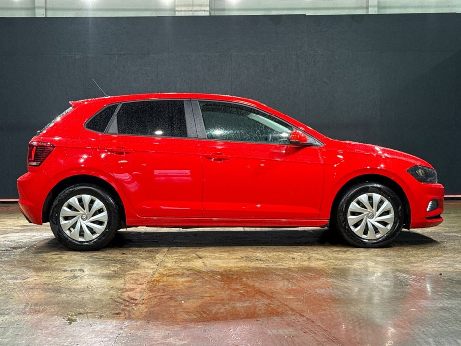 2018 Volkswagen Polo - image 2
