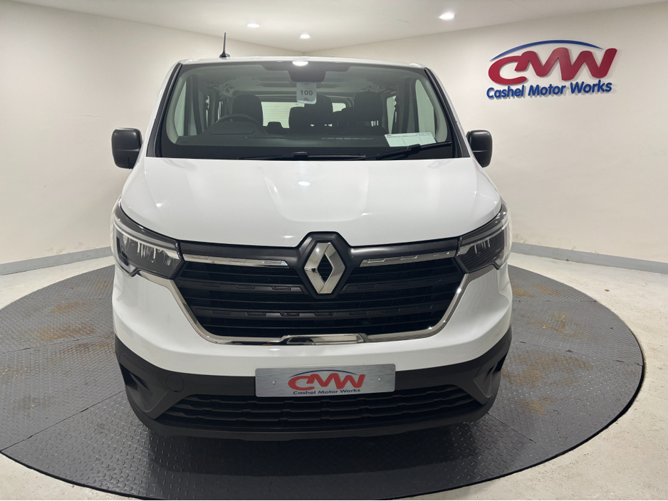 2024 Renault Trafic - image 2