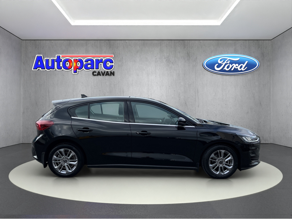 2024 Ford Focus - image 2
