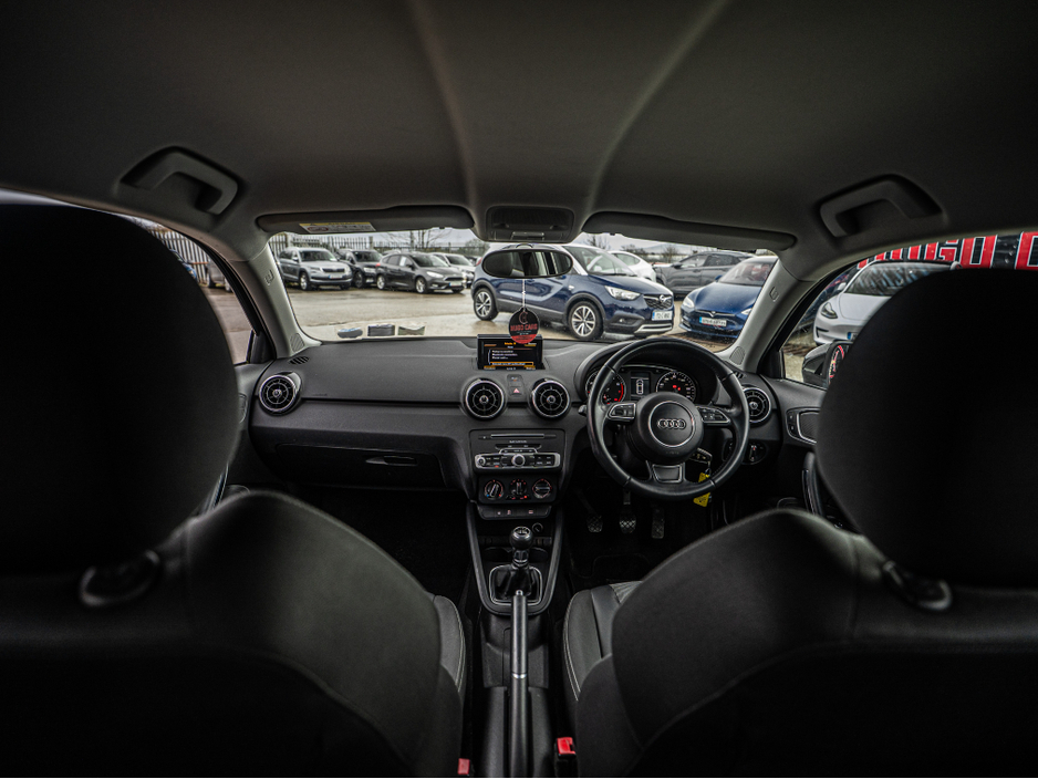 2015 Audi A1 - image 9