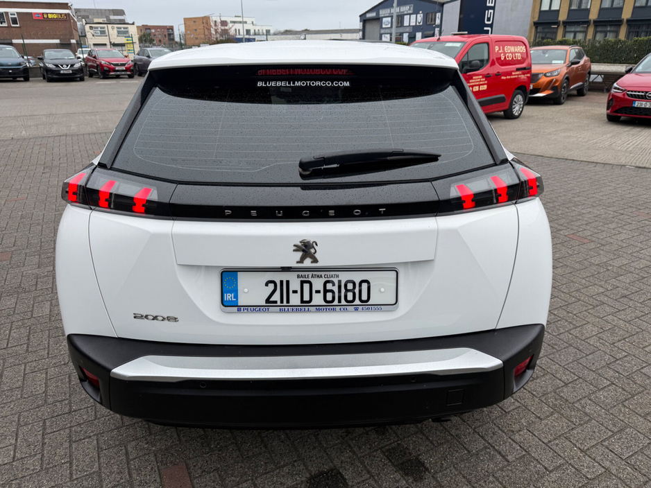 2021 Peugeot 2008 - image 5