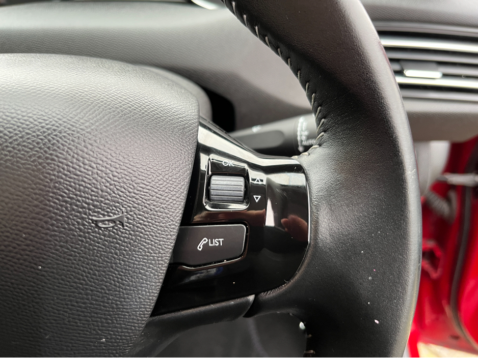 2017 Peugeot 308 - image 22