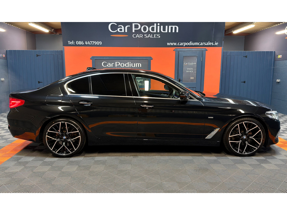 2017 BMW 5 Series - image 13