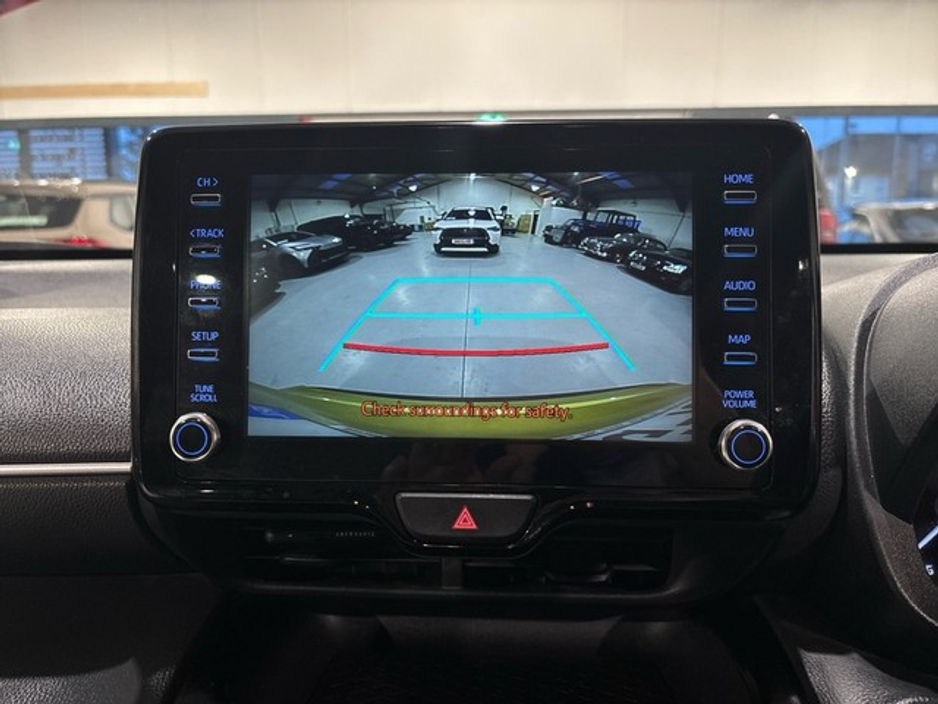 2023 Toyota Yaris Cross LUNA SPORT BI-TONE HYBRID AUTO €28,950