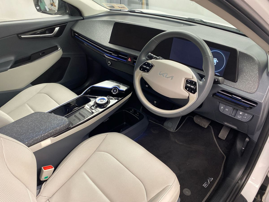 2022 Kia EV6 - image 6