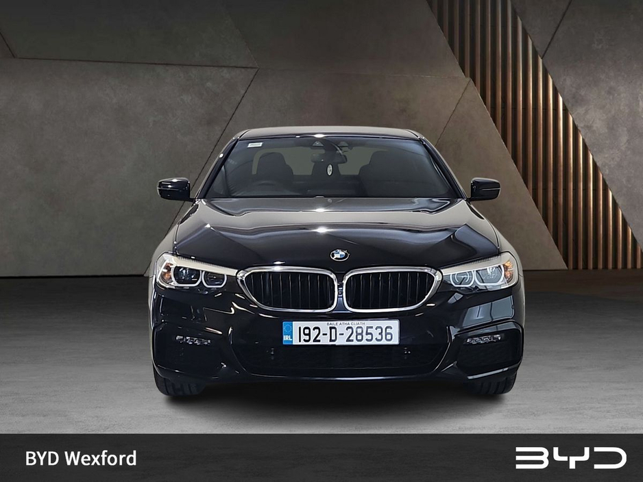 2019 BMW 5 Series - image 2