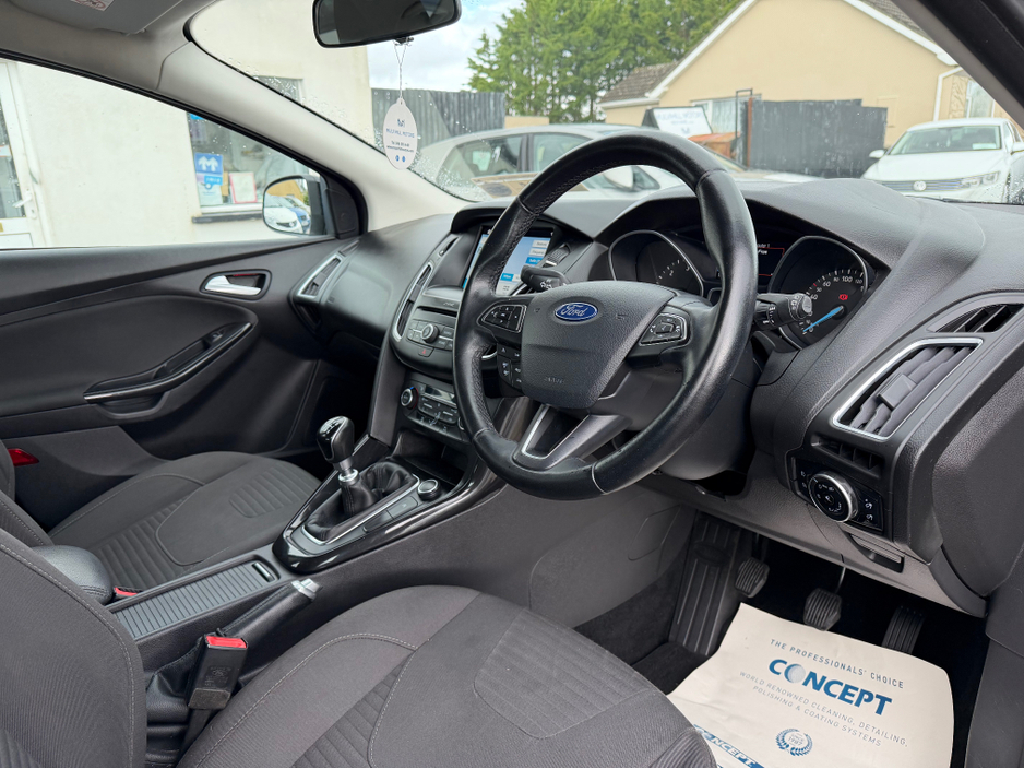 2017 Ford Focus - image 10