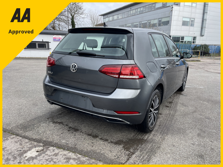 2018 Volkswagen Golf - image 4