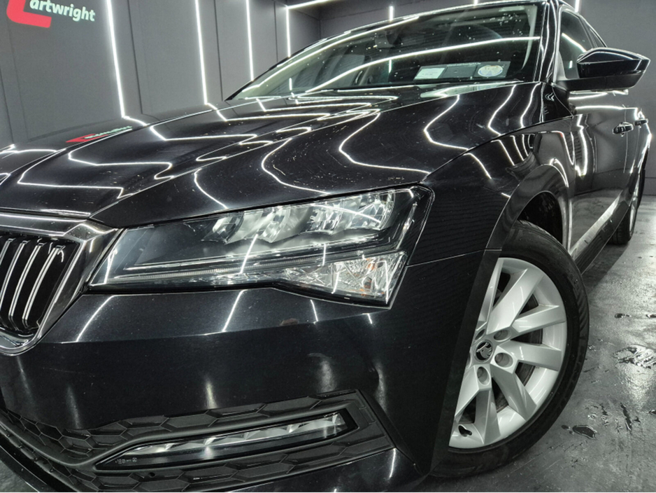 2020 Skoda Superb - image 8