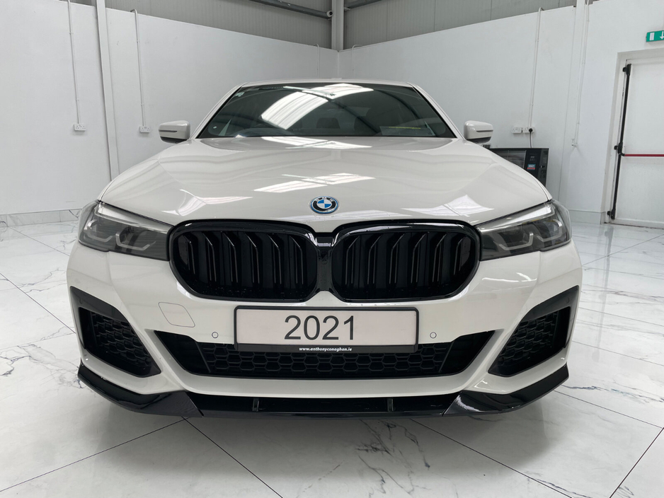 2021 BMW 5 Series - image 6
