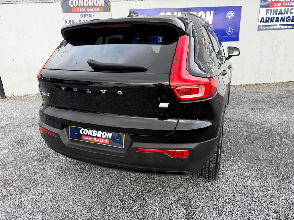 2022 Volvo XC40 - image 18