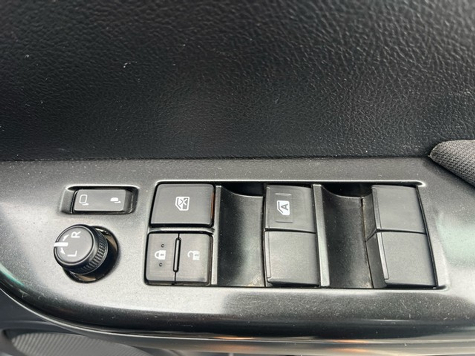 2021 Toyota Hilux - image 14