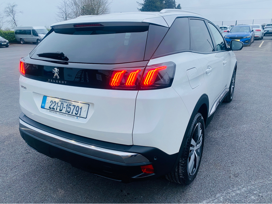 2022 Peugeot 3008 - image 3
