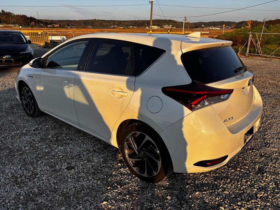 2016 Toyota Auris - image 7