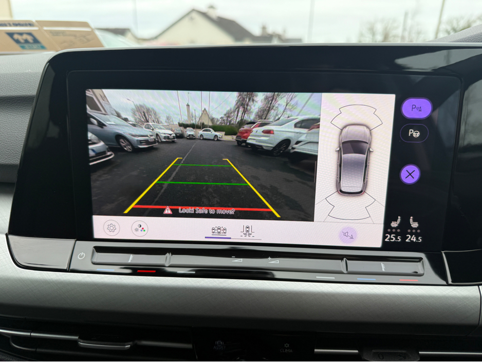 2022 Volkswagen Golf - image 14