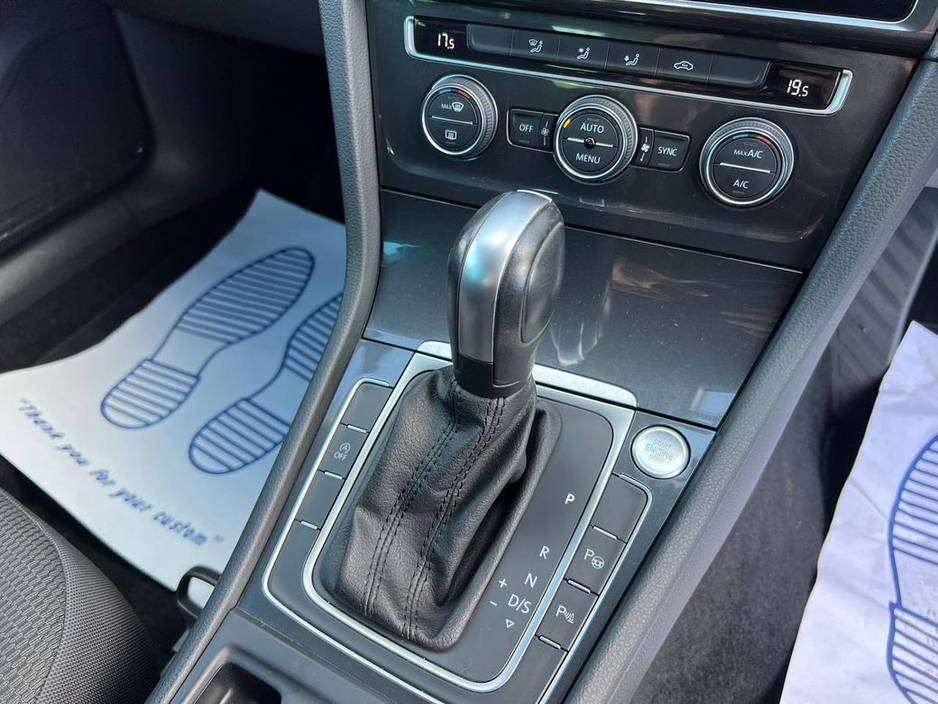 2020 Volkswagen Golf - image 11