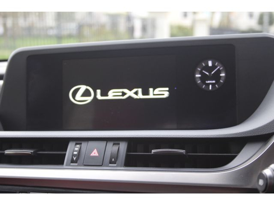 2019 Lexus ES 300 H - image 33