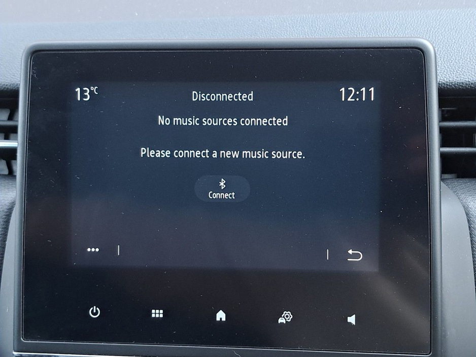 2020 Renault Clio - image 24