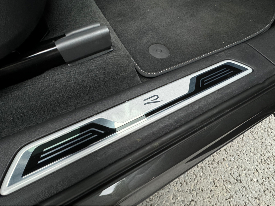 2024 Volkswagen Touareg - image 18