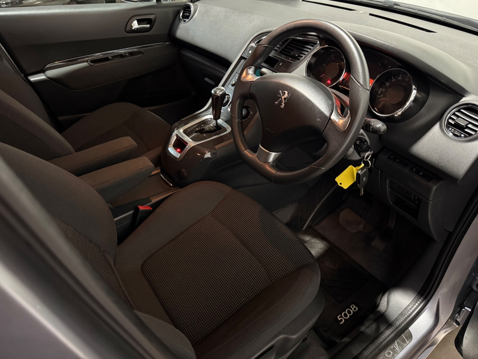 2016 Peugeot 5008 - image 17