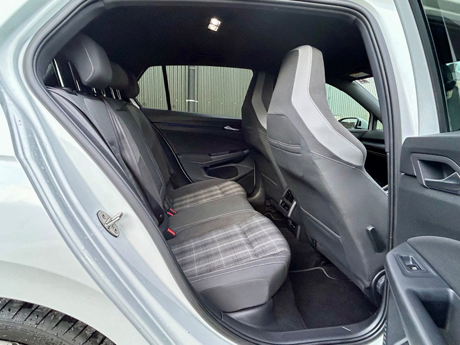 2021 Volkswagen Golf - image 19