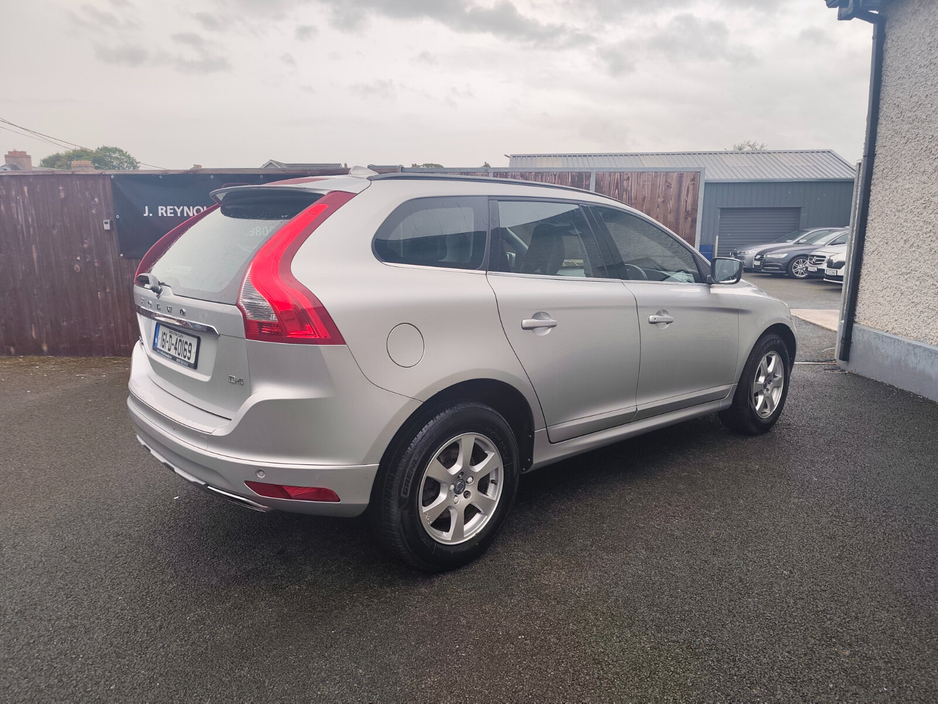 2016 Volvo XC60 D4 (190hp) FWD SE Geartronic €11,999