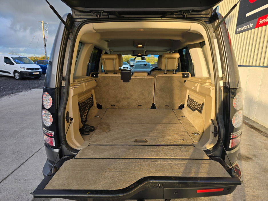 2014 Land Rover Discovery - image 29