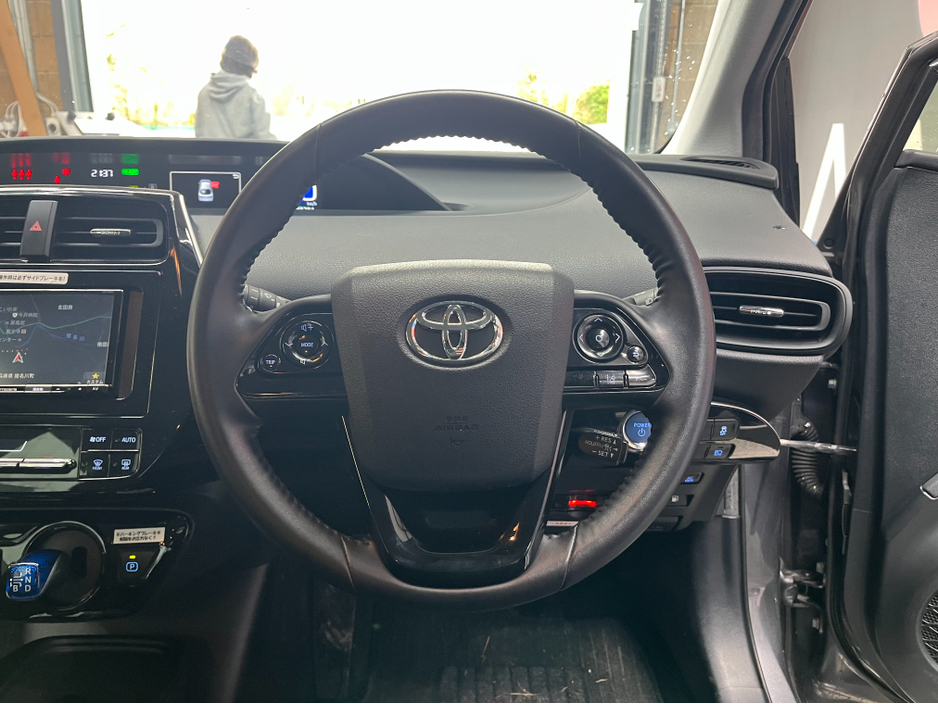 2022 Toyota Prius - image 7