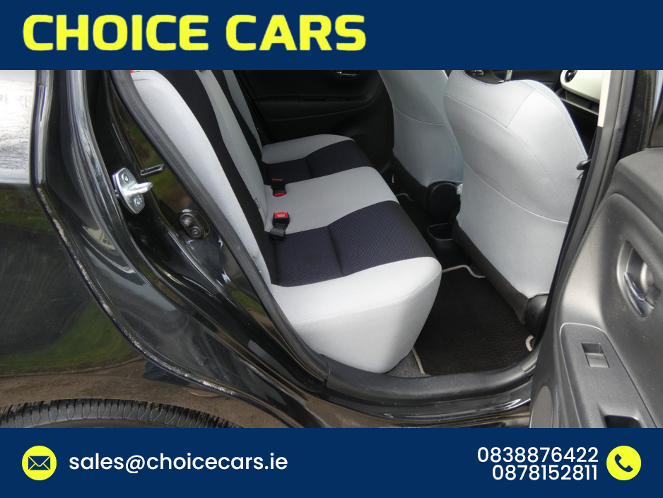 2016 Toyota Yaris - image 9