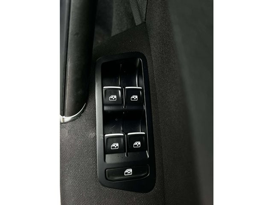 2019 Volkswagen Golf - image 25