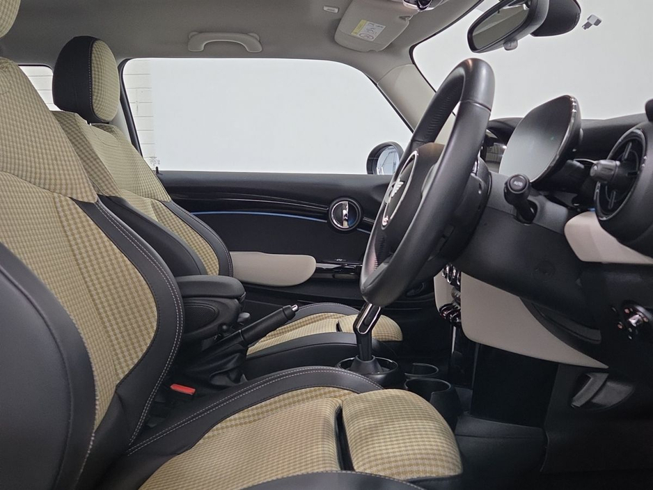 2024 MINI Hatch - image 12