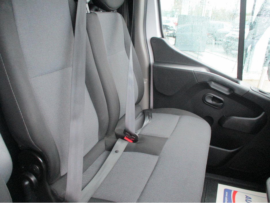 2021 Nissan NV400 - image 16