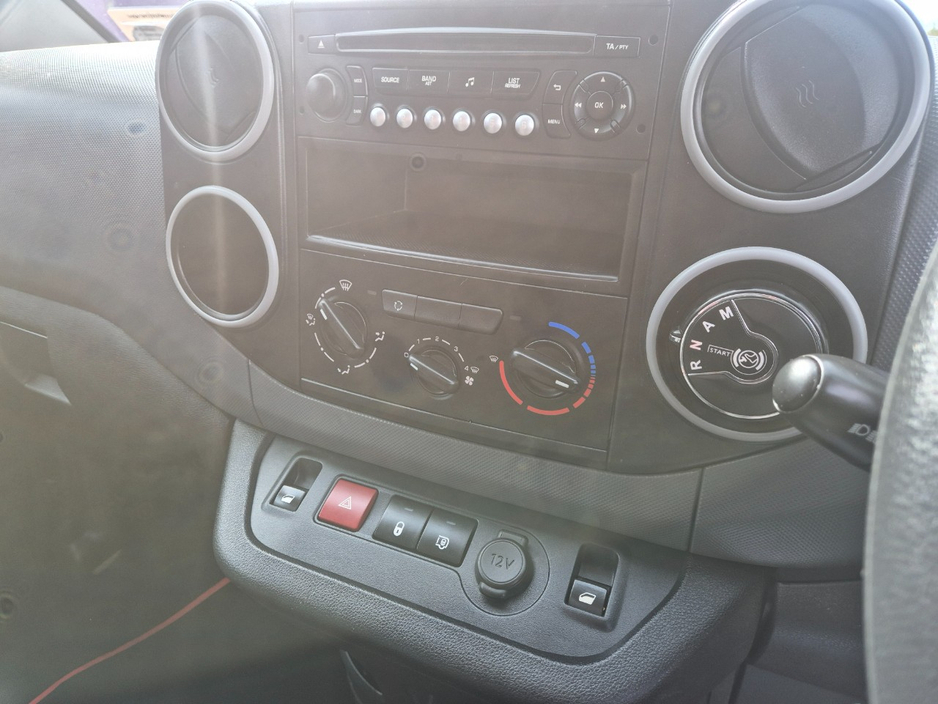 2017 Peugeot Partner - image 8