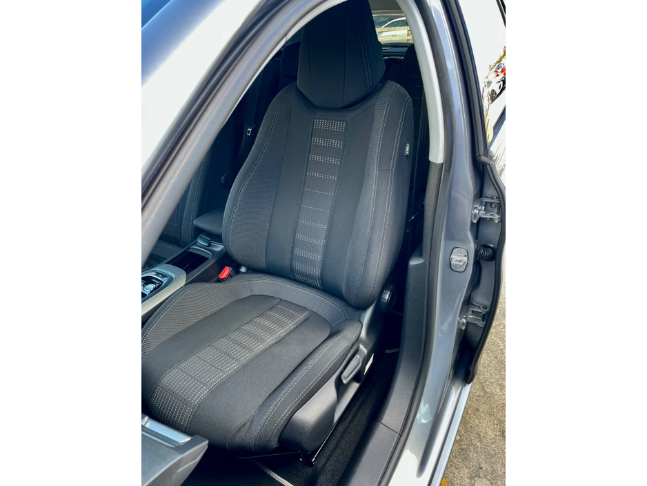 2017 Peugeot 308 - image 16