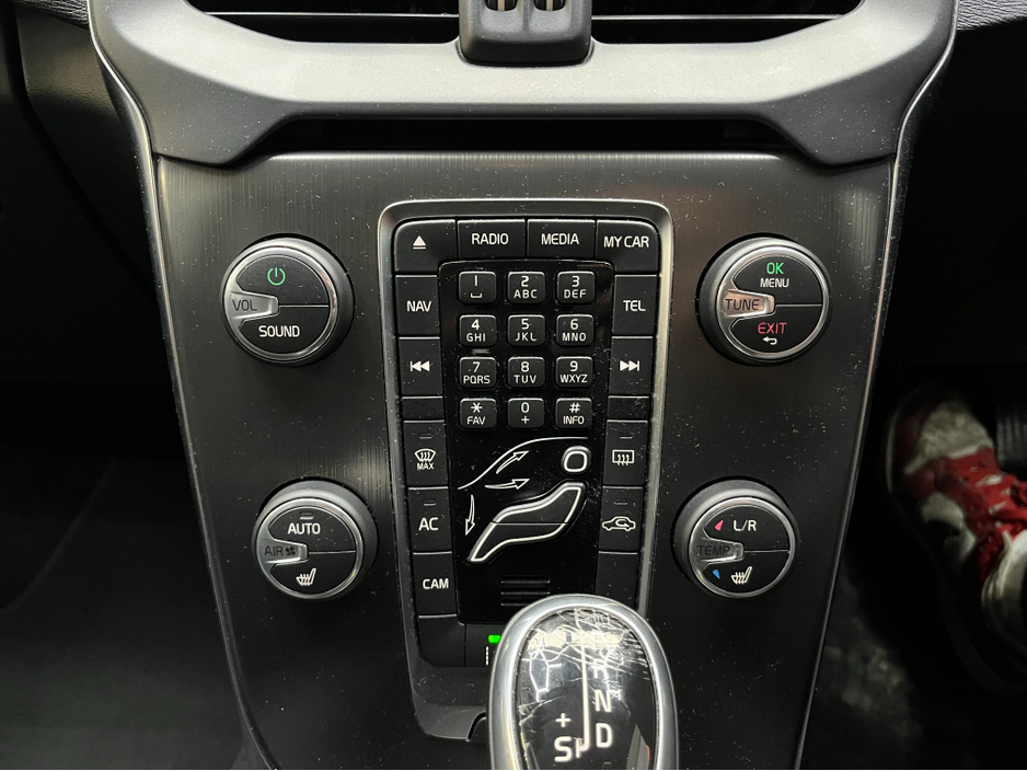 2014 Volvo V40 €10950 2014 VOLVO V40 T4 SE 1.6 AUTOMATIC / REVERSE CAMERA / CRUISE CONTROL / ELECTRIC MEMORY & HEATED SEATS €10,950